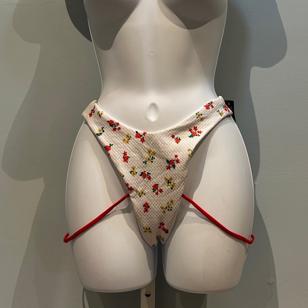 Yandy Floral White Strappy Bikini Bottom Size Small NWT